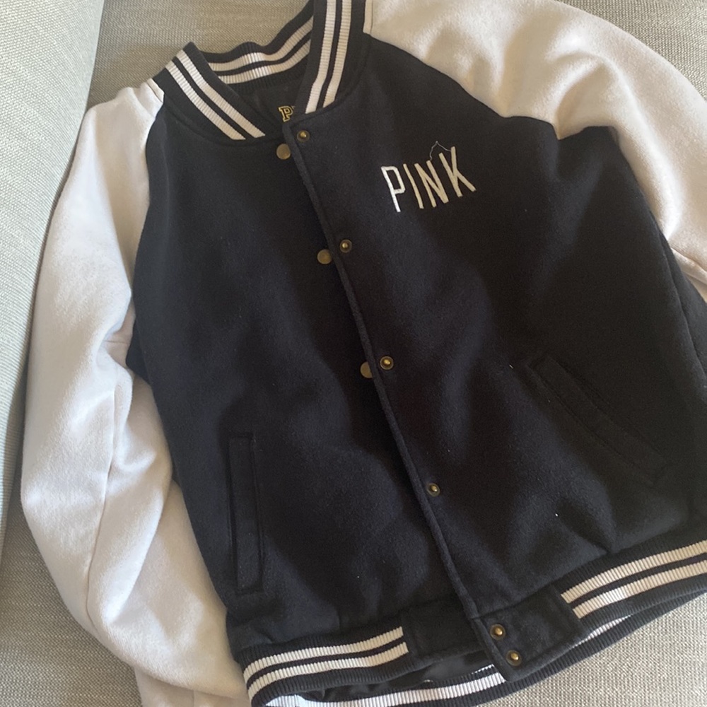 Pink Vs Jacket - image 4